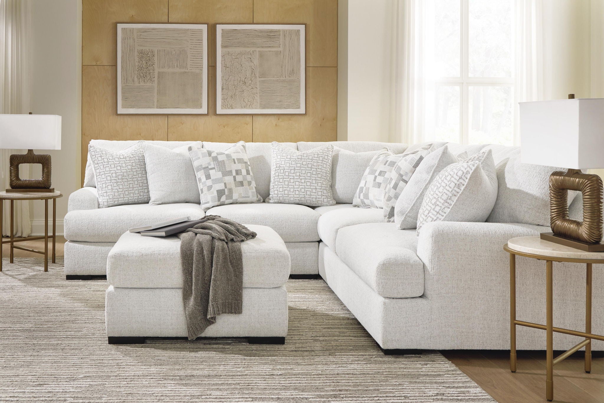 Wynncroft Manor - Sectional