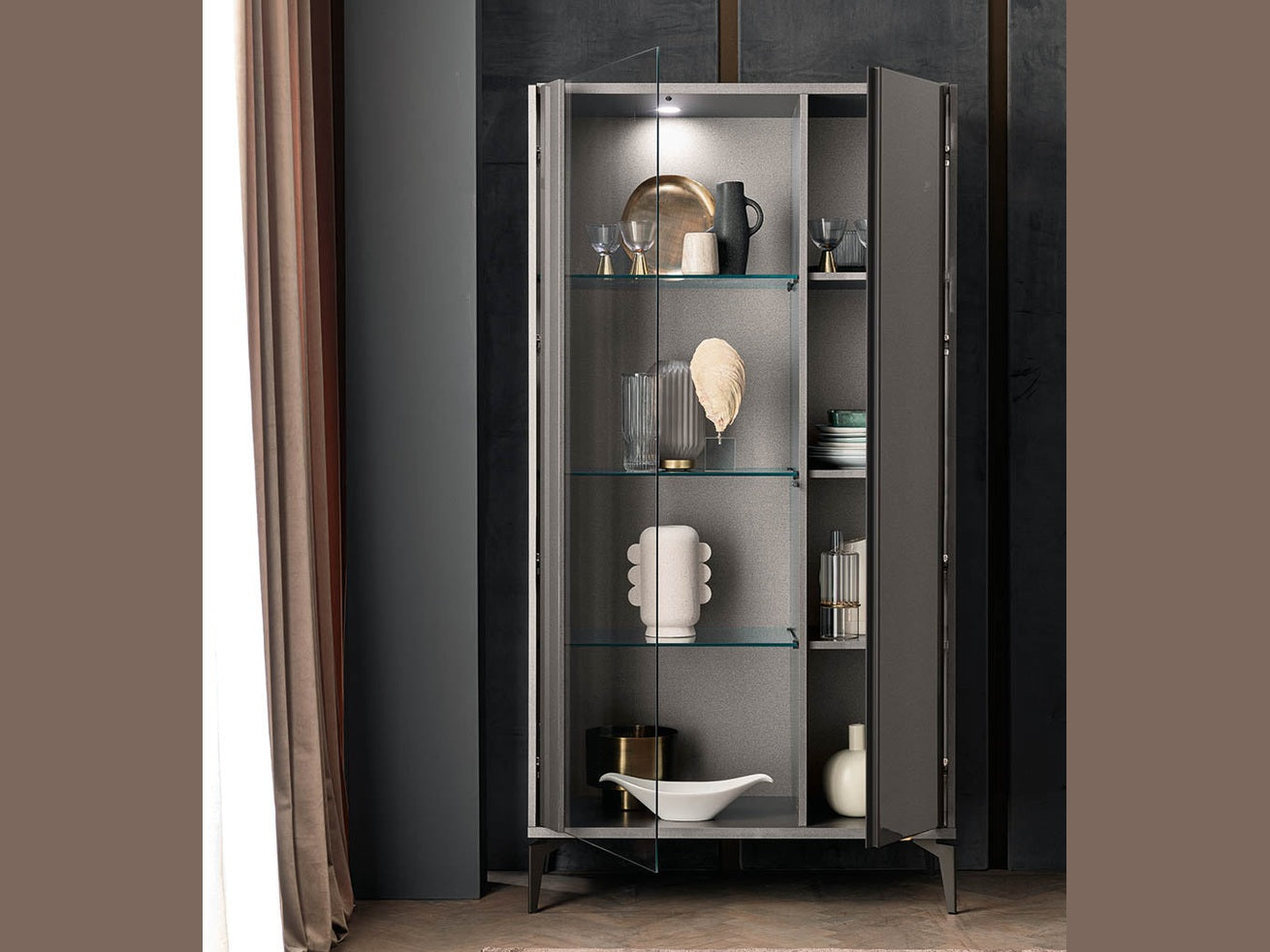 Graphite 2-Door Curio