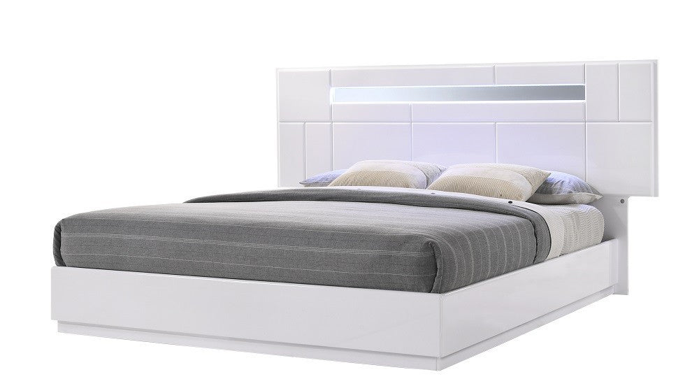 Palermo Bed in White by J&M Furniture