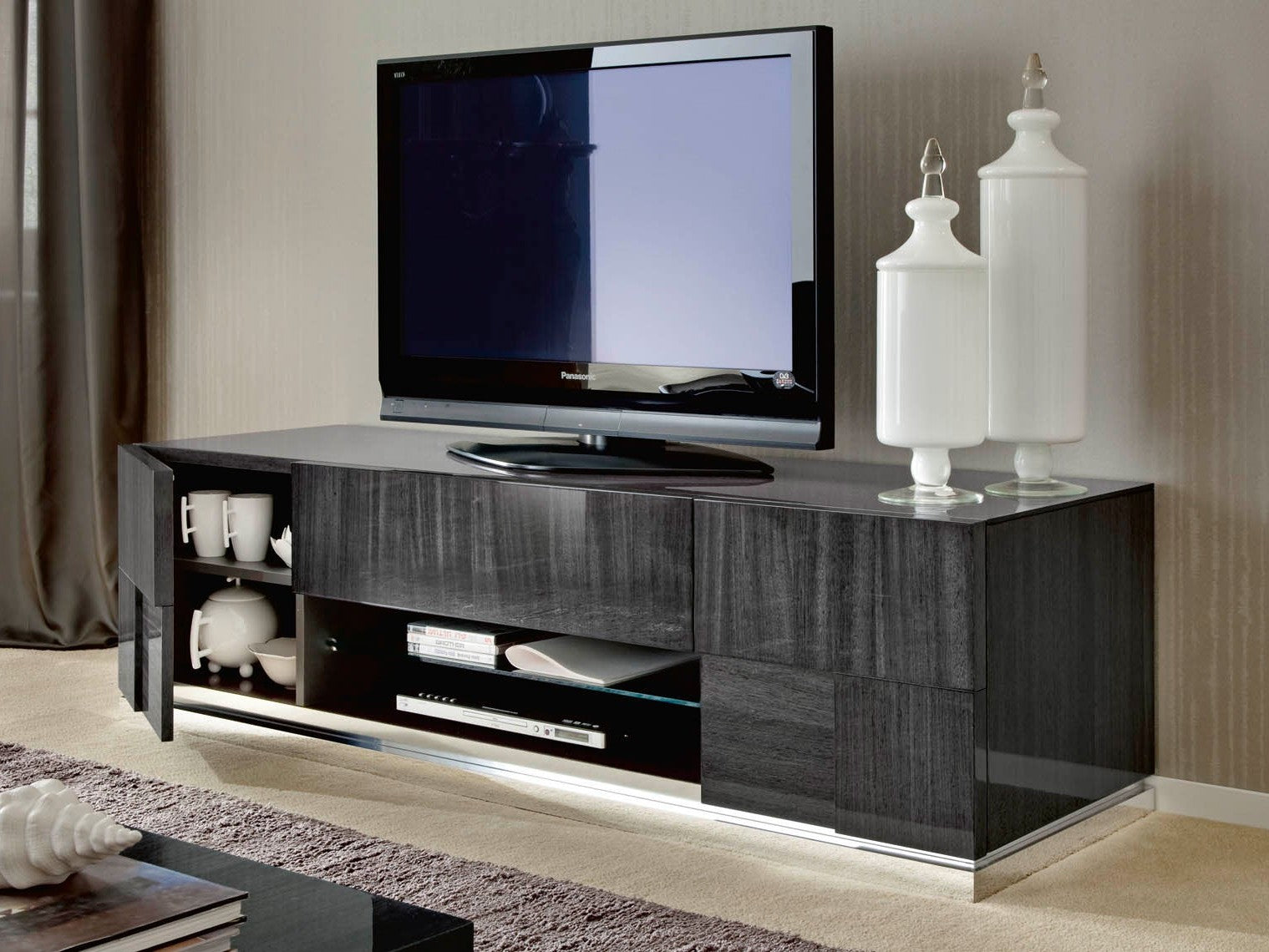 Monte Carlo TV Stand