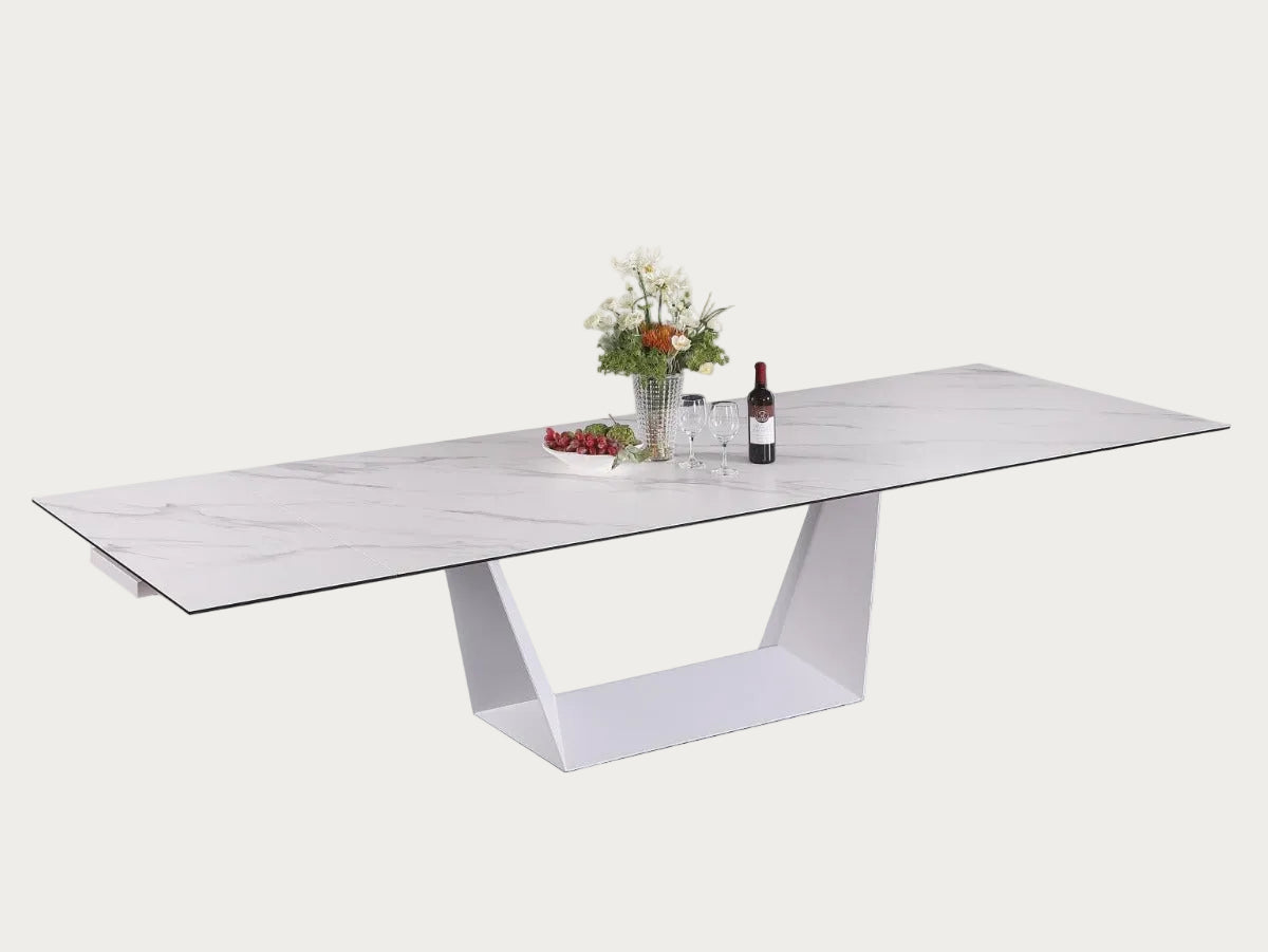 Scarlette dining table y Chintaly Imports